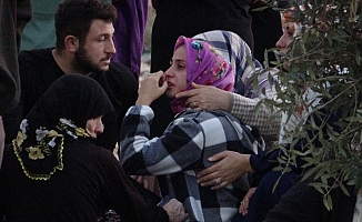 Cinayeti duyup olay yerine gelen ailenin yakınları sinir krizi geçirdi