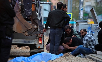  Ekmek almaya giderken kepçenin altında kaldı!