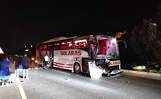 Otobüs ile tır çarpıştı: 5 yaralı