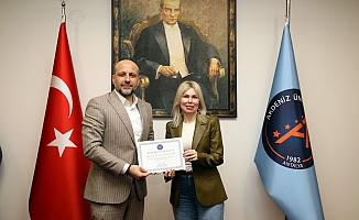  Akdeniz Üniversitesi'nde başarılı akademisyenler ödüllendirildi