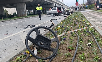 Ambulansa yol verme kazasında ortalık savaş alanına döndü!