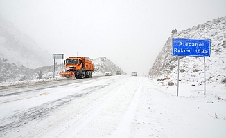  Antalya’ya kar yağışı aralıklarla devam ediyor