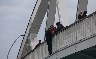 Boynunda ip, elinde bıçak 7. kez denedi!