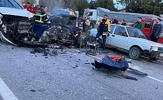 Burdur'da feci kaza: 2 ölü 3 yaralı