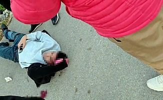  Husumetlileriyle karşılaşan genç bıçaklanarak yaralandı