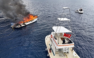 Lüks tekne alev alev yandı!