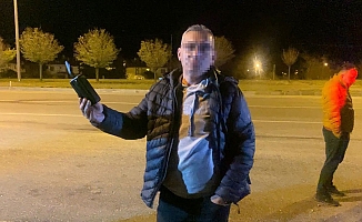  Sürücüsü alkollü çıkan otomobildeki yolcudan gazetecilere: "Haberin konusu nedir"