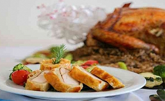 Yılbaşı akşamında yemek yerken pişman etmeyecek 10 altın kural