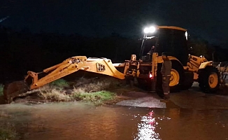 Aksu Belediyesi’nden afete anında müdahale