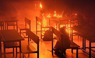  Alanya'da ilkokul sınıfının klima ünitesinde çıkan yangın korkuttu