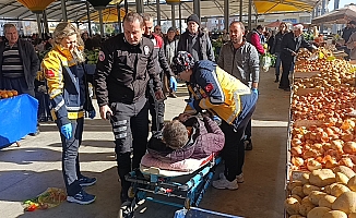  Alkolün etkisiyle pazaryerinde sızdı!