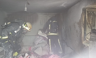 Antalya'da binanın bodrum katı çıkan yangında küle döndü