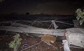 Antalya'da hortum seralara zarar verdi