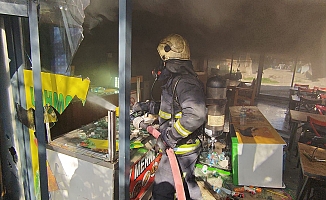  Antalya'da işyerini kendini kilitleyip yangın çıkardı!