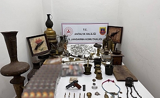 Antalya'da tarihi eser ve kaçak eşya operasyonu