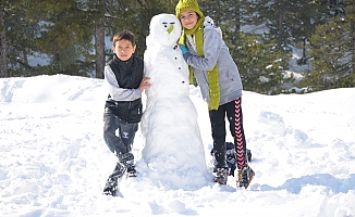 Torosların zirveleri beyaza büründü, Antalyalılar kar keyfini doyasıya yaşadı