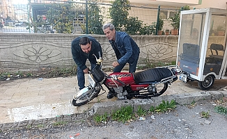  Trafik polisini görünce motosikleti bırakıp kaçtı