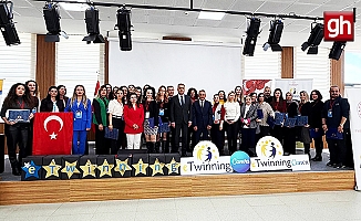  Aksu'da öğretmenlere dijital dönüşüm konusunda uygulamalı eğitim