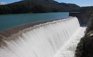 Alakır Barajı 3 yıl aradan sonra doldu taştı, üretici bayram etti