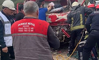 Cenaze taşıyan vatandaşlara yol vermek için durdu! Neye uğradığını şaşırdı...