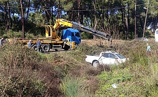  Dereye uçan kamyonetten yara almadan kurtuldu