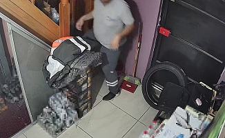 Sahibiyle samimiyet kurduğu iş yerinden önce çöpleri, sonra 250 karton sigarayı çıkarttı