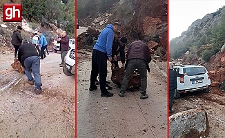 Yolda kalan vatandaşlar kendi imkanlarıyla yolu açtı