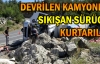 Devrilen kamyonda sıkışan sürücü kurtarıldı