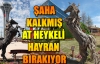 Şaha kalkmış at heykeli hayran bırakıyor