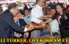 Vali Türker, çilek ikram etti
