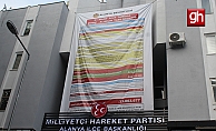  Alanya Belediyesi’nin borç bakiyesi afişine MHP'den alacak kalemli afişle cevap