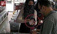 Sihirbaz gibi parayı değiştirdi!