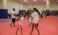 Antalya'da çocuklar yaz tatilini sporla geçiriyor
