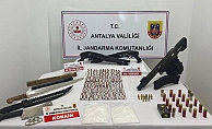Antalya'da jandarmadan uyuşturucu ve silah operasyonu