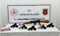 Jandarmadan ruhsatsız silah operasyonu: 5 tabanca ele geçirildi