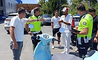 Yol kenarında kaza değil kask tartışması