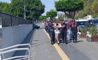 Antalya’da 1’i turist 3 kişiyi yaralayan motosikletli şüpheliler yakalandı