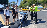 Avusturyalı turistler kiraladıkları motosikletle kaza yaptı