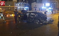 Kavşağa çıkan otomobili adeta biçti, sürücü araçtan fırladı!