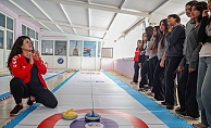 Antalya’da kız çocukları Floor Curling ile tanıştı
