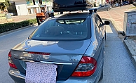 Plakası bezle kapatılan Mercedes plakasız çıktı