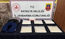  Antalya'da yolcu yastığına saklı 6 kilo uyuşturucu madde ele geçirildi