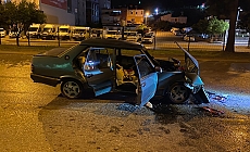 Tırla çarpışan Tofaş hurdaya döndü!