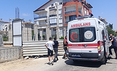 Manavgat’ta inşaattan düşen 2 işçi yaralandı