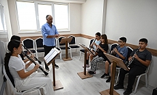 Kemer’de ücretsiz yaz kursları ilgi görüyor