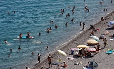 Antalya'nın deniz suyu sıcaklığı 33 dereceyle İstanbul ve Ankara'nın sıcak havasını geride bıraktı