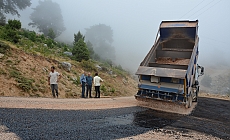 Akdağ eteklerindeki Çeltek Yaylası yolu asfalta kavuşuyor