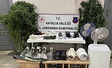 Evini uyuşturucu serasına çevirdi, kaçamadı