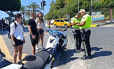 Avusturyalı turistler kiraladıkları motosikletle kaza yaptı
