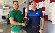 Zabıta ekiplerinin devriye atarken yerde buldukları çanta sahibine teslim edildi